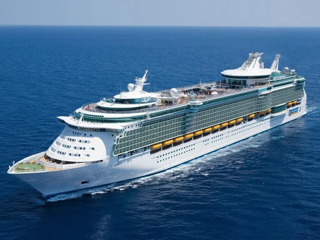 کشتی‌های تفریحی| تجربه‌ای شگفت‌انگیز در  قشم تا 50% تخفیف ویژه