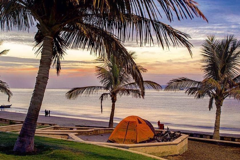 بهترين سواحل قشم براي کمب زدن و کمپ ساحلي ارام